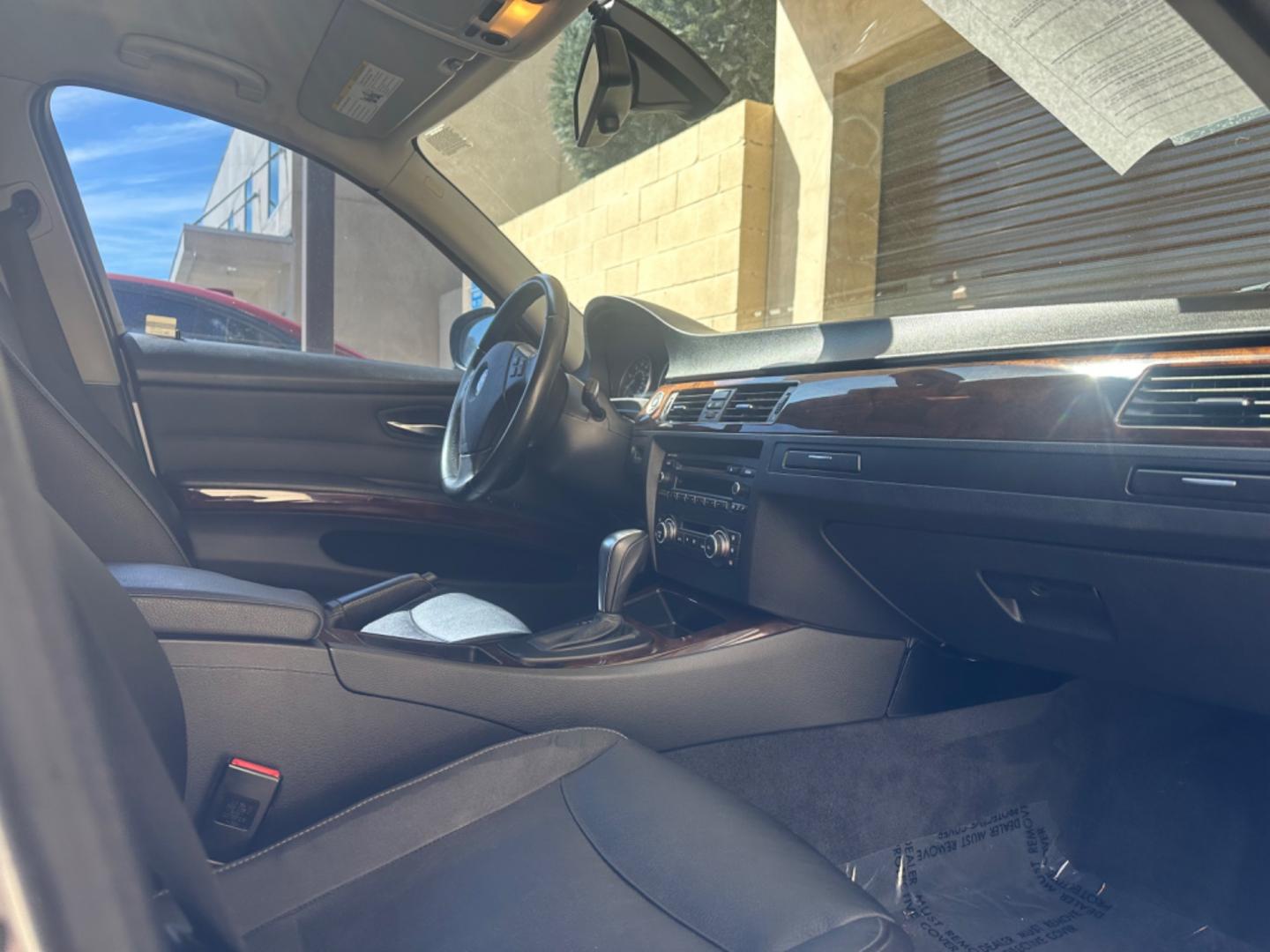 2011 Gray /Black BMW 3-Series leather (WBAPH7C51BE) with an 3.0 6 cylinder engine, Automatic transmission, located at 30 S. Berkeley Avenue, Pasadena, CA, 91107, (626) 248-7567, 34.145447, -118.109398 - Leather! Moon-roof! This 2011 BMW 3-Series 328i comes well equipped. Looking for a reliable ride but struggling with bad credit? Our dealership has got you covered with our impressive selection of used vehicles, including the sleek and stylish 2011 BMW 328. With its powerful inline 6-cylinder engin - Photo#18